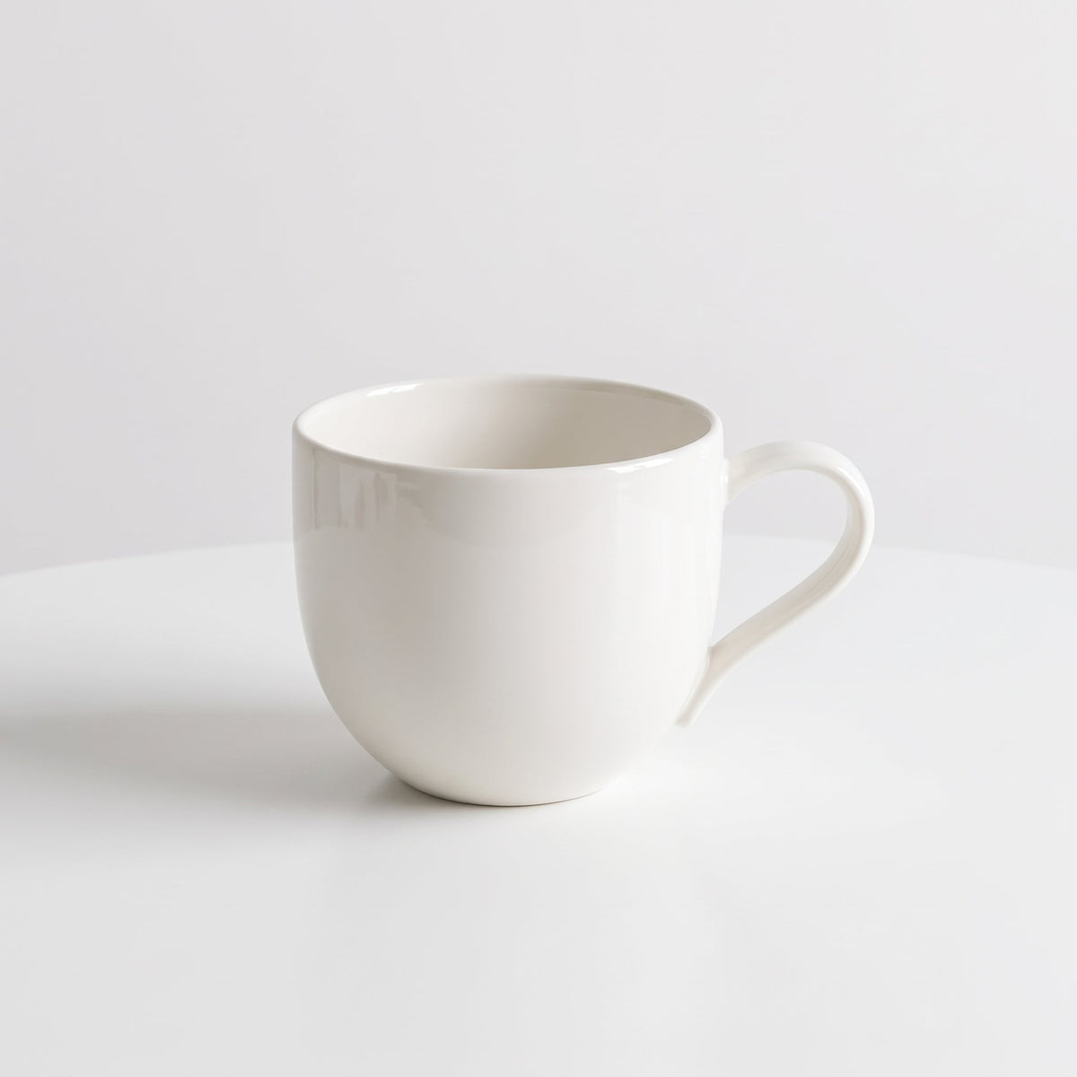 Minimalist white porcelain cup – Elegant mug for coffee and tea